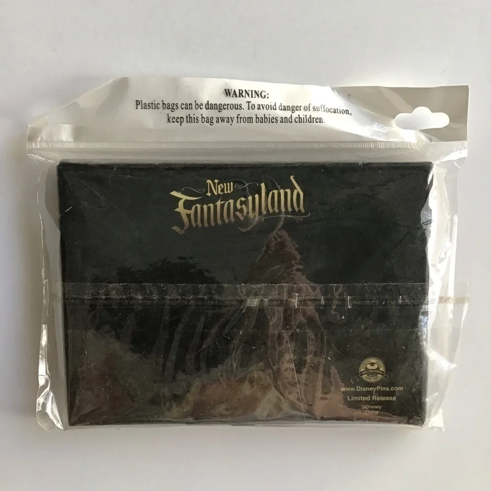 Disney Fantasyland Pin & Litho Magic Kingdom 2012 Grand Opening Cast Member NEW - Picture 5 of 13